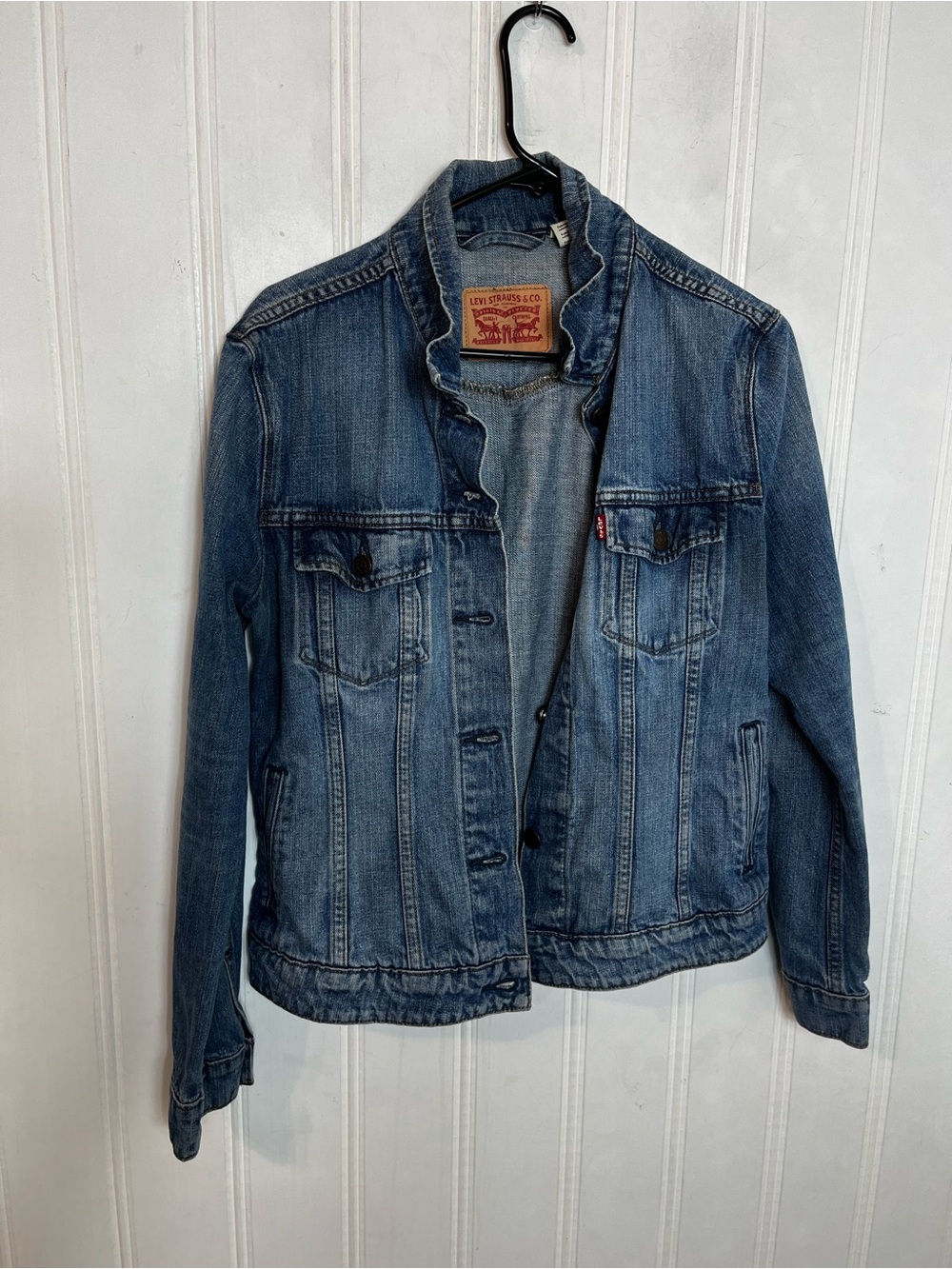 Levi's Light Blue Denim Jacket with Tan Leather Patch - Picture 4 of 5